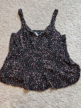 torrid Black Cami with Pink, Burgandy & White Heart Like Motif